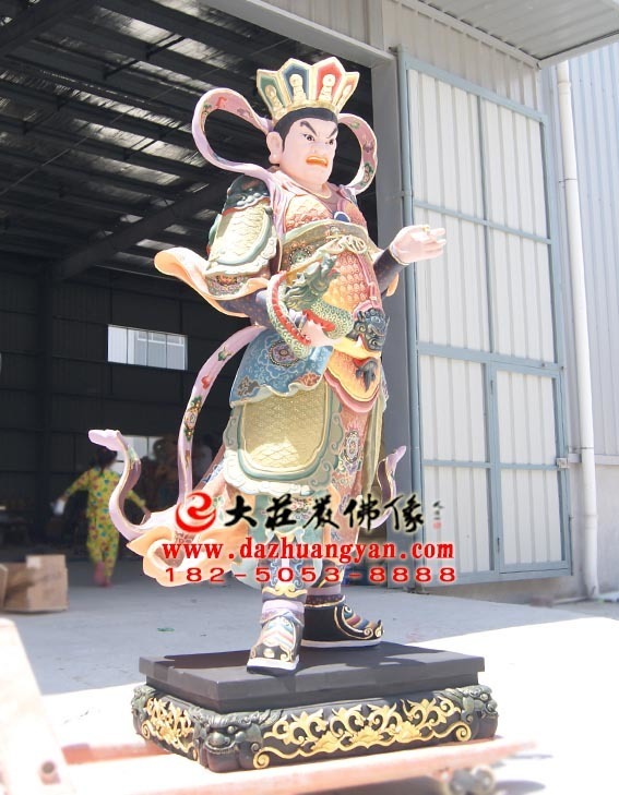 西方廣目天王彩繪左側塑像